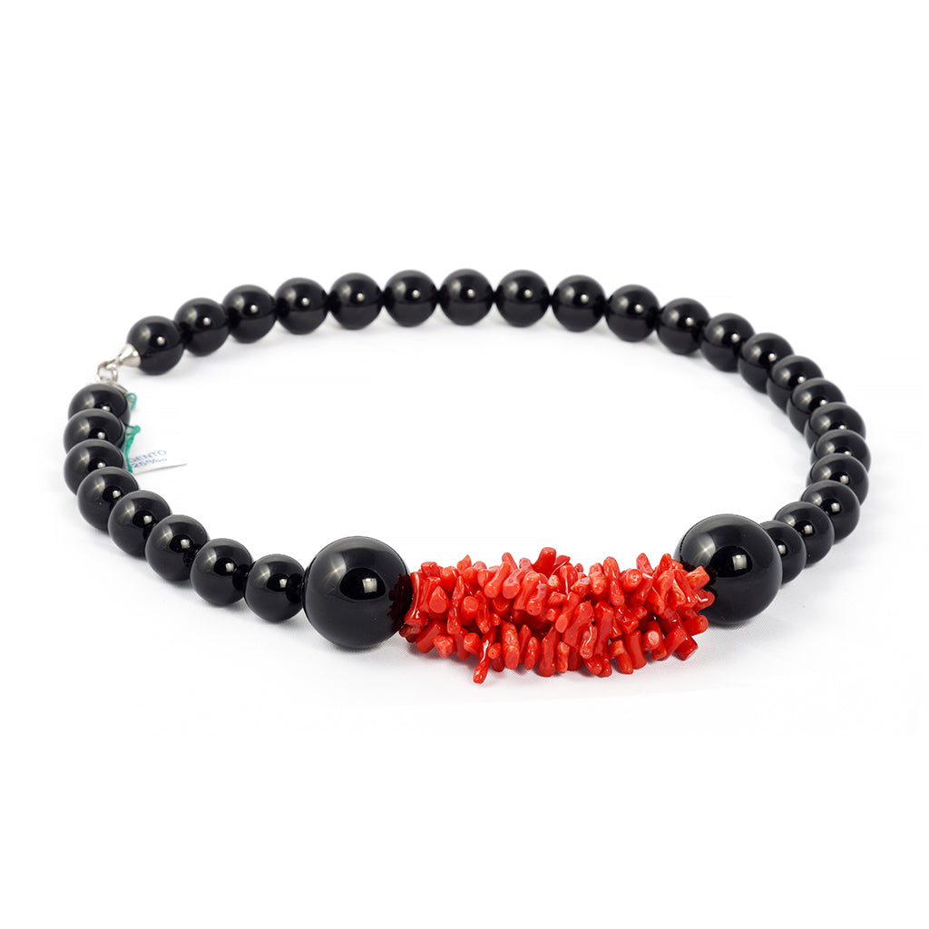 Collana con Corallo Sardo e perle nere . Artigianale