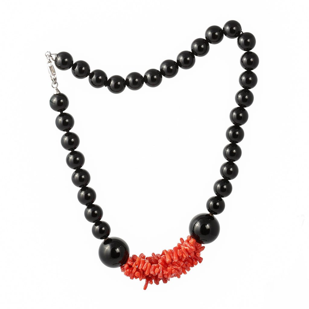 Collana con Corallo Sardo e perle nere . Artigianale